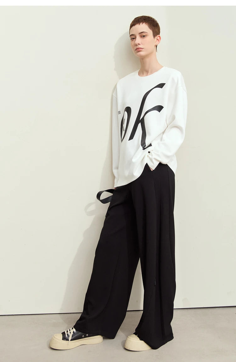 Damen T-Shirt im minimalistischen Stil mit Rundhalsausschnitt und Druckdesign