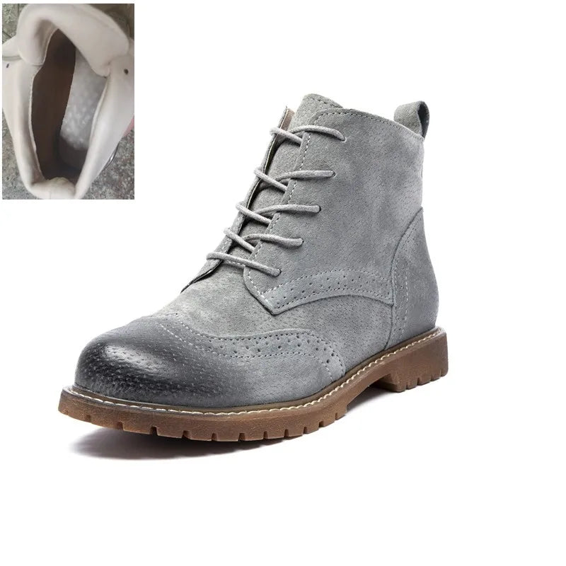 Graue Schnürstiefelette mit Fellfutter am Schaft, Wildlederoptik, braune Profilsohle
