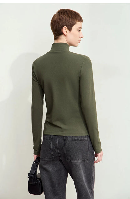Damen T-Shirts im Minimalismus-Stil mit Mock-Neck und Stickerei aus Baumwolle