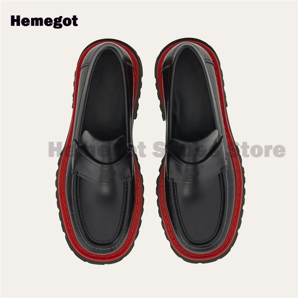 Schwarze Slip-on Loafer mit dicker Sohle, rotem Einfassungsband und Kappnaht