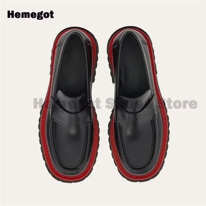 Schwarze Slip-on Loafer mit dicker Sohle, rotem Einfassungsband und Kappnaht