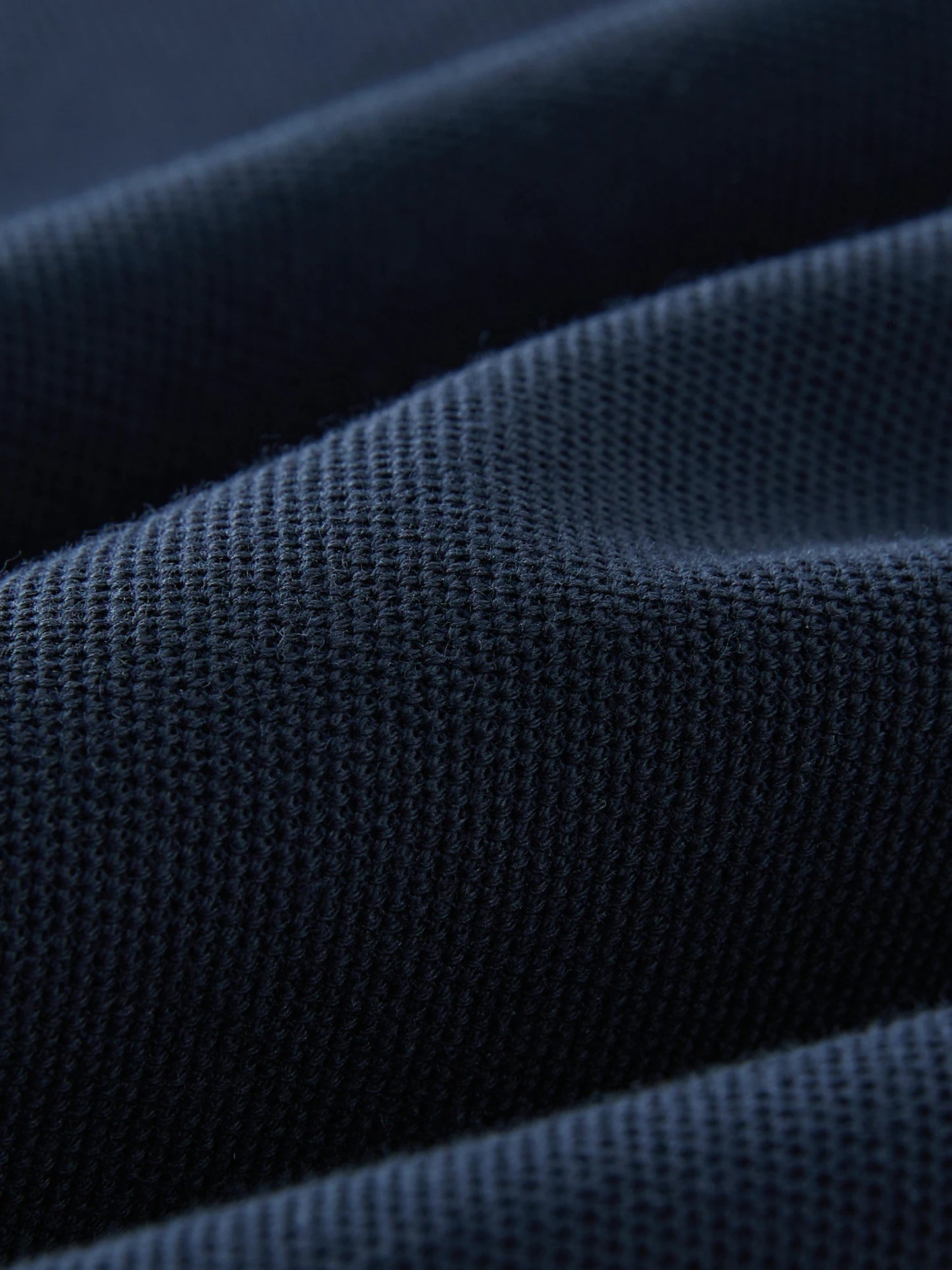 Ärmelloses Damen-Top aus reiner Baumwolle mit Wellenmuster und Perlendetails – atmungsaktiv und elegant in Blau