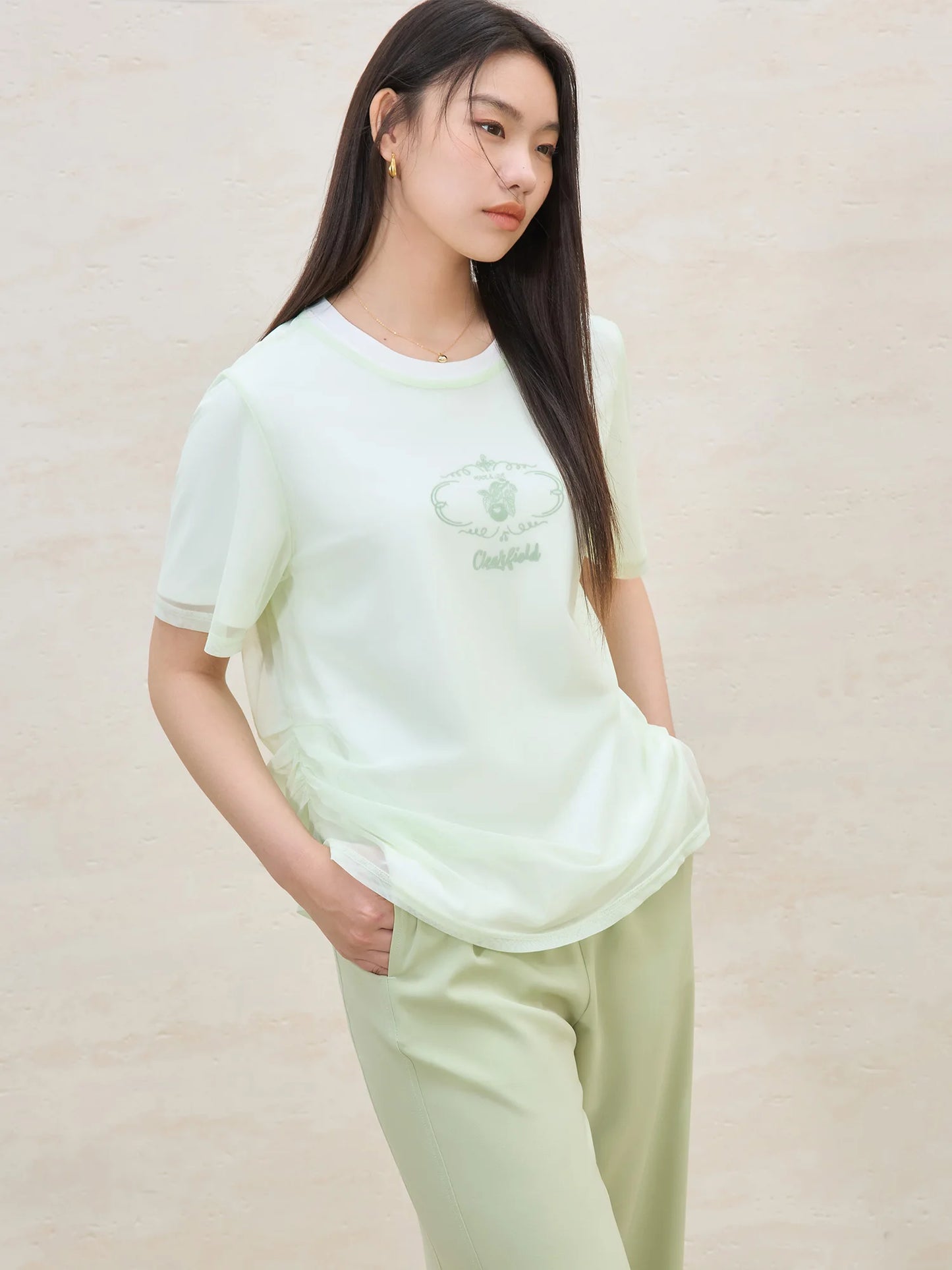 Satin-Glanz T-Shirt mit Rundhalsausschnitt – Slim Fit in Pink oder Schwarz für den Sommer