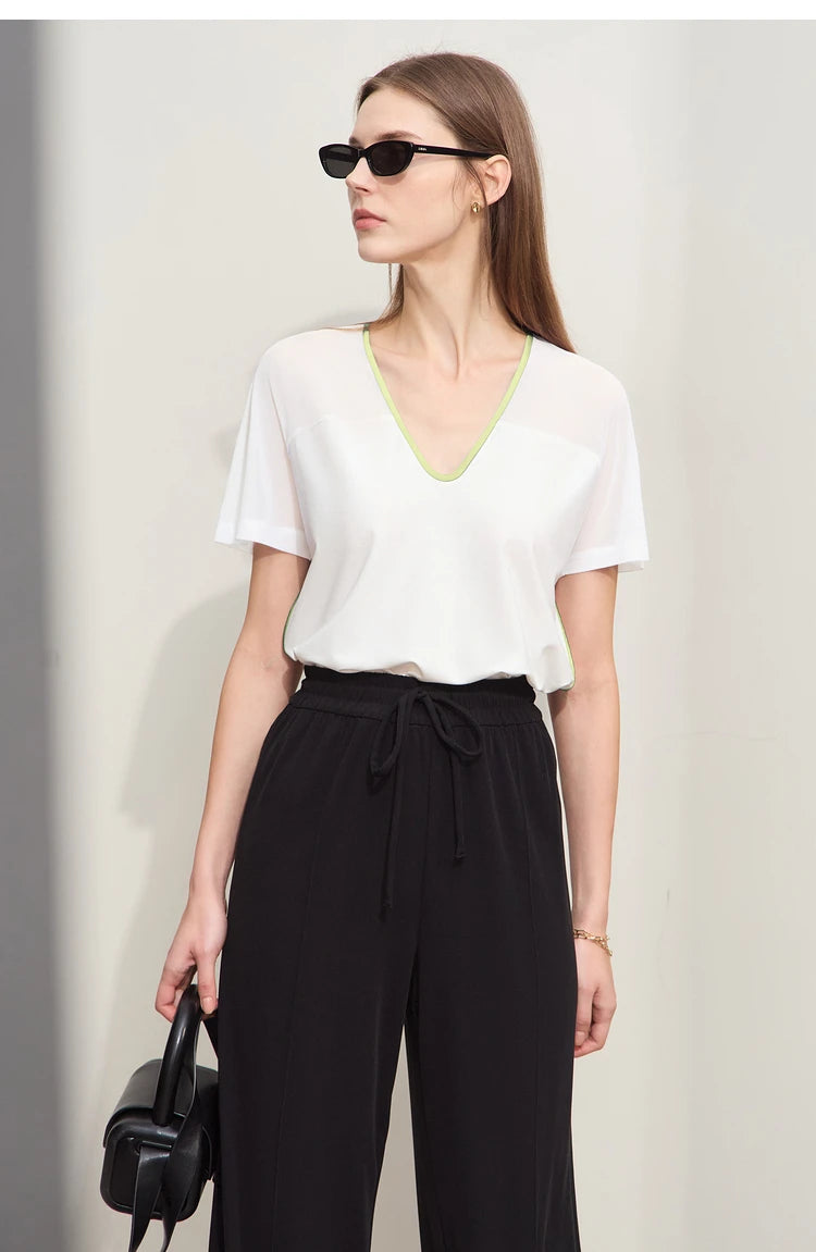Damen T-Shirt im Minimalismus-Stil mit V-Ausschnitt und Kontrastnähten