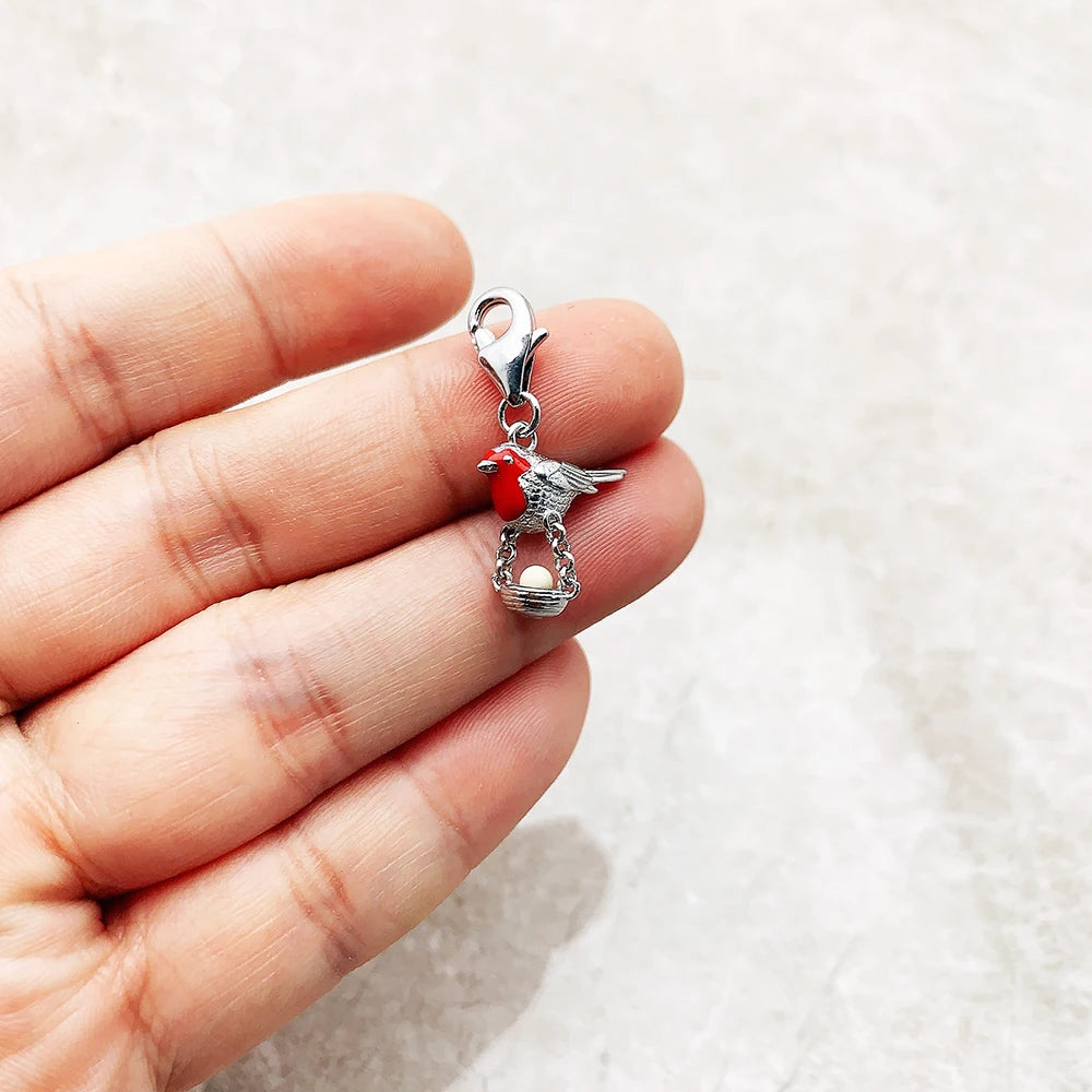 Vogel-Anhänger aus 925er Sterlingsilber: roter Robin mit rotem Steindetail
