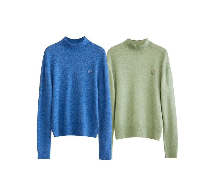 Damenpullover im Set: blauer und hellgrüner Pullover mit halbem Rollkragen
