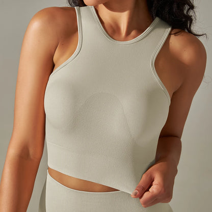 Damen-Sporttop mit Brustpolstern, ärmellos, Racerback, hellbeiger Stoff, Detailansicht