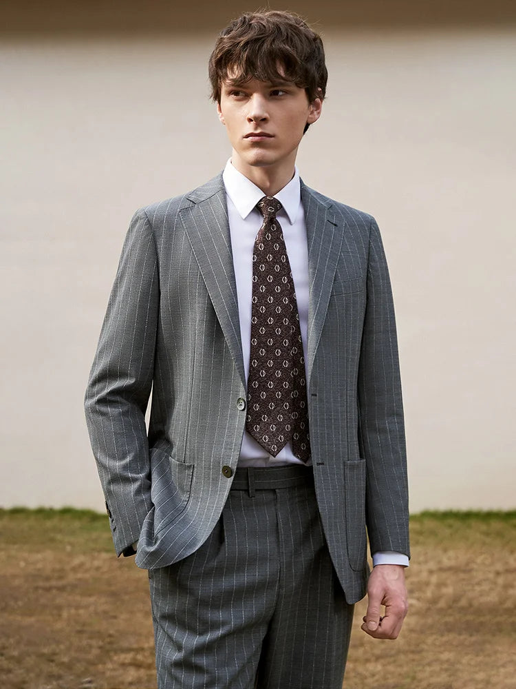 Eleganter Herrenanzug aus 67% Wolle: Grauer Nadelstreifen, Einreiher, Business & Hochzeit, Slim Fit