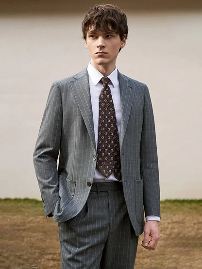 Eleganter Herrenanzug aus 67% Wolle: Grauer Nadelstreifen, Einreiher, Business & Hochzeit, Slim Fit