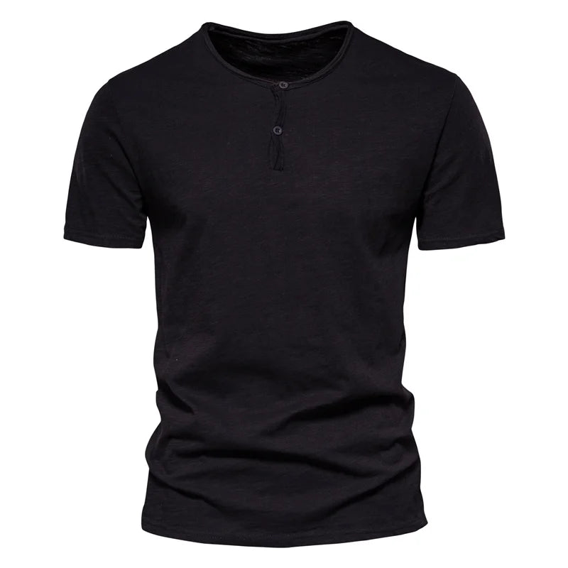 Herren T-Shirt aus einfarbigem Casual-Stoff mit klassischem Schnitt für den Sommer