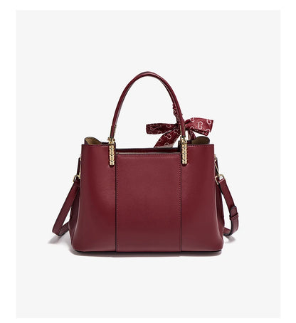 Damen Umhängetasche aus Spaltleder mit chinesischer Stickerei im eleganten Stil