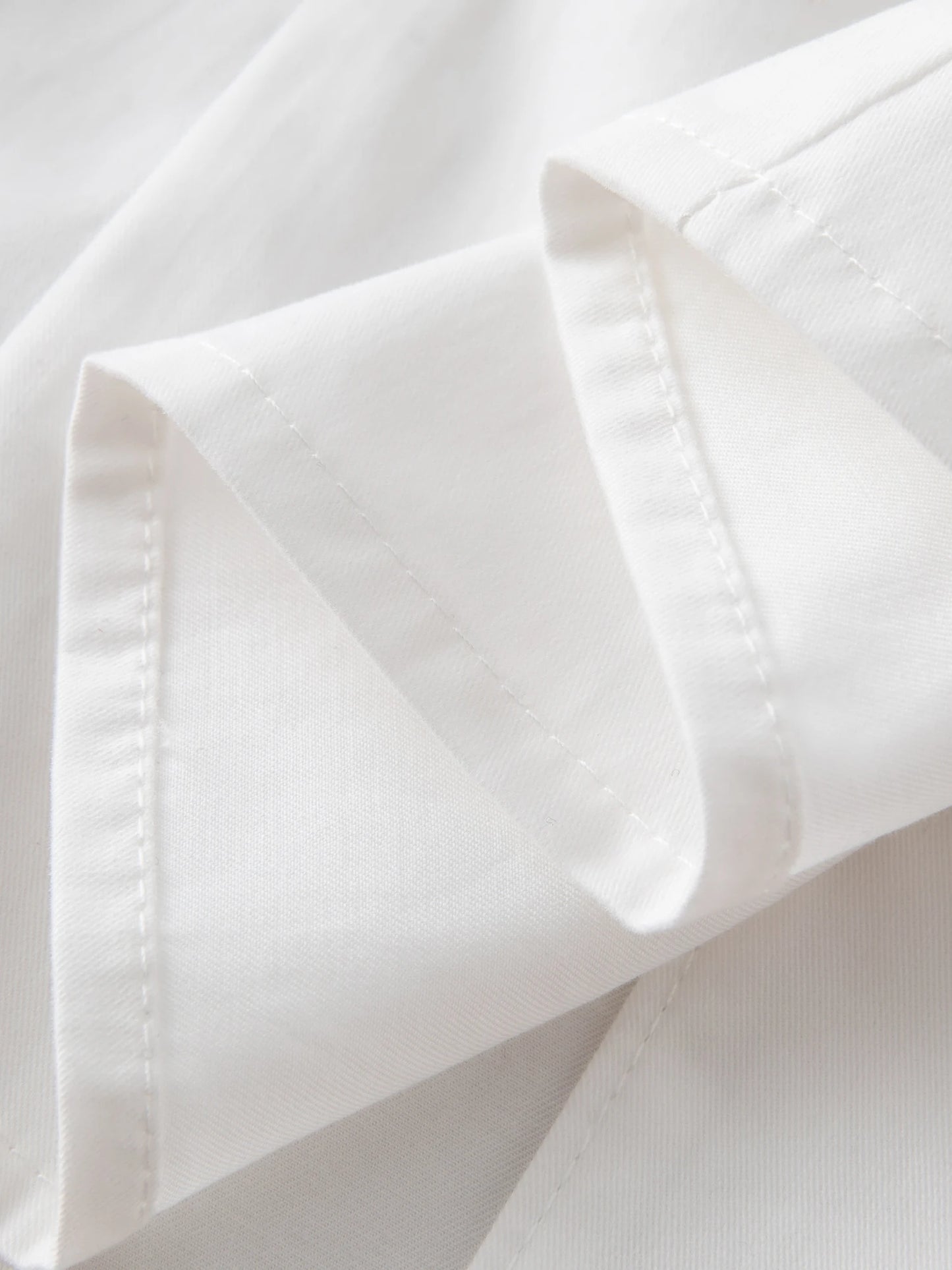 Sommerliches Damen-Temperament-Shirt mit V-Ausschnitt im französischen Stil – vielseitig kombinierbar und locker geschnitten