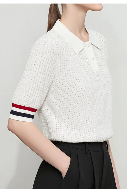 Damen-Poloshirt aus Strick, cremefarben, Umlegekragen, Knopfleiste, Kontraststreifen an Ärmelbündchen