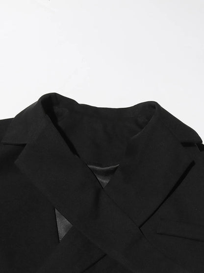 Elegantes ärmelloses Minikleid mit Rundhalsausschnitt und Pailletten-Patchwork für Damen – figurbetont und mit Schleifendetail.