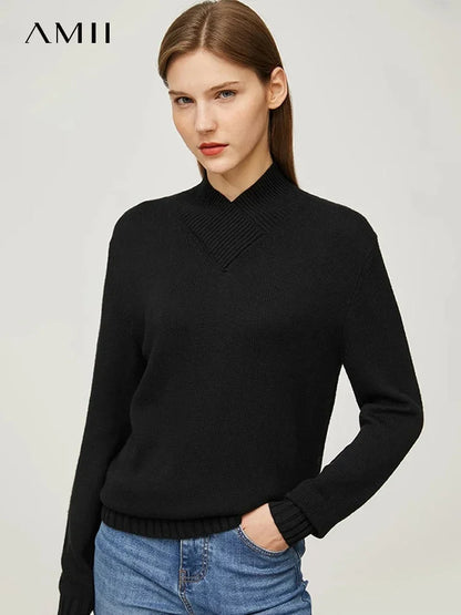 Schwarzer Damen-Pullover mit Stehkragen und markanter Rippstruktur am Oberteil