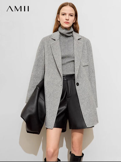 Damen Wollmantel im minimalistischen Old Money Stil mit Blazer-Kragen