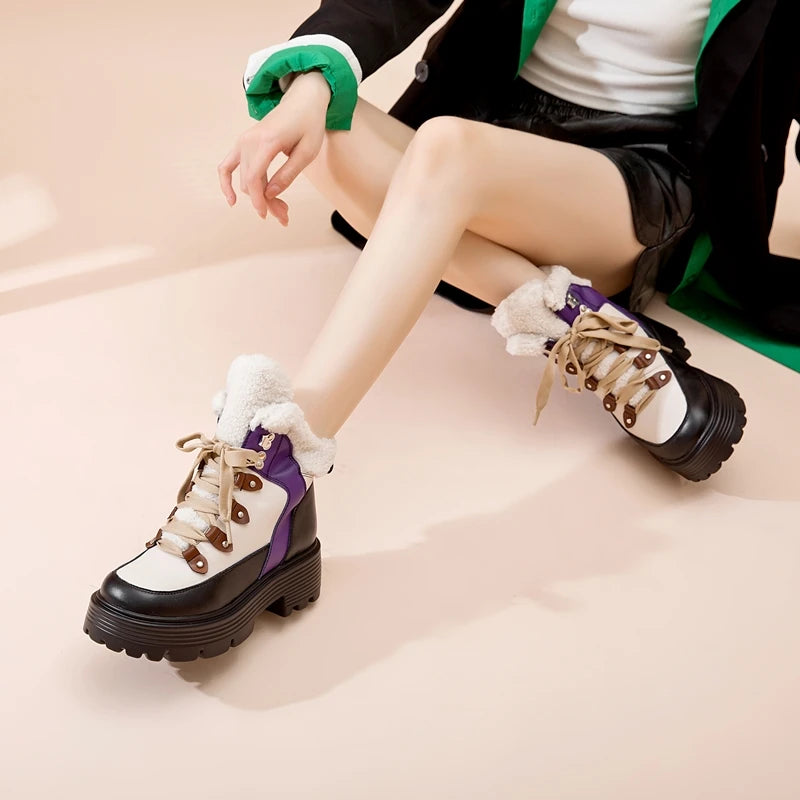 Damen-Schneestiefel mit Plateau, Schnürsenkeln und Kunstfell am Schaft, violett/schwarz