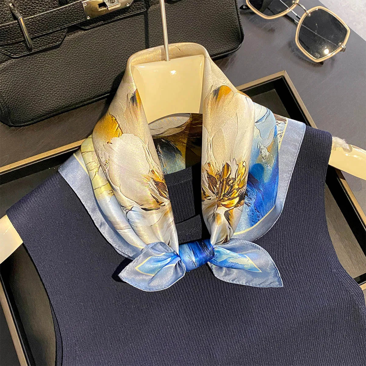 Damen Seidensatin Schal 53cm quadratisch Blumenprint Kopftuch Hijab Bandana E