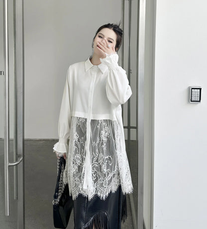Elegantes Damen-Minikleid mit Rundhalsausschnitt, langen Ärmeln und Schnürung im Patchwork-Design – figurbetont und stilvoll.