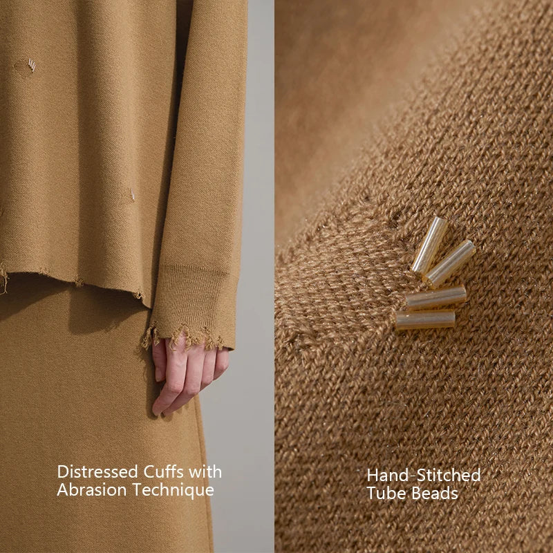 Damen-Pullover braun mit ausgefransten Ärmelbündchen und handgestickten Röhrenperlen