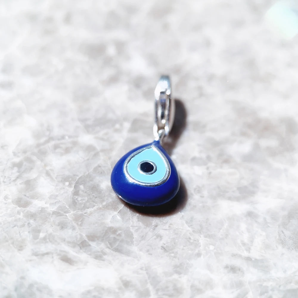 925er Sterling-Silber Charmanhänger mit blauem Auge, Vorderansicht