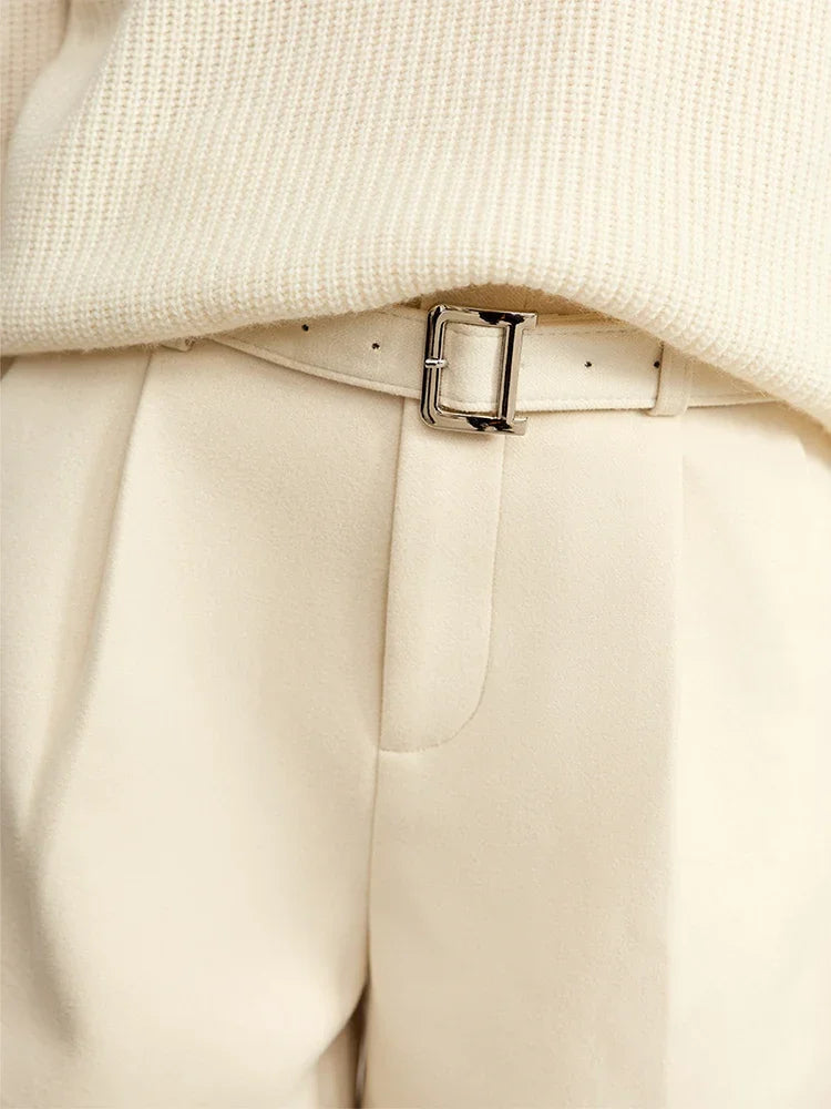 Damen Shorts im minimalistischen Stil mit Gürtel und solider Vintage-Optik