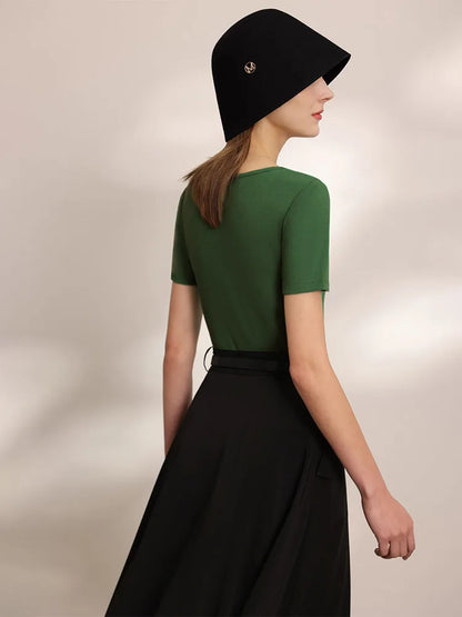 Damen Tops und T-Shirts im minimalistischen Stil mit quadratischem Kragen