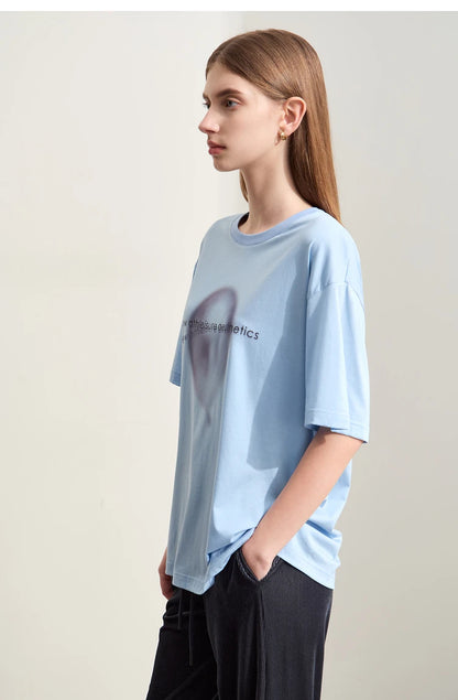 Damen T-Shirt im minimalistischen Stil mit gedrucktem Design und lässigen Ärmeln