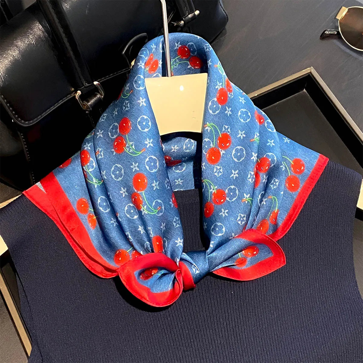 Damen Seidenschal 53cm quadratisch Blumenprint Luxus Hijab Bandana E