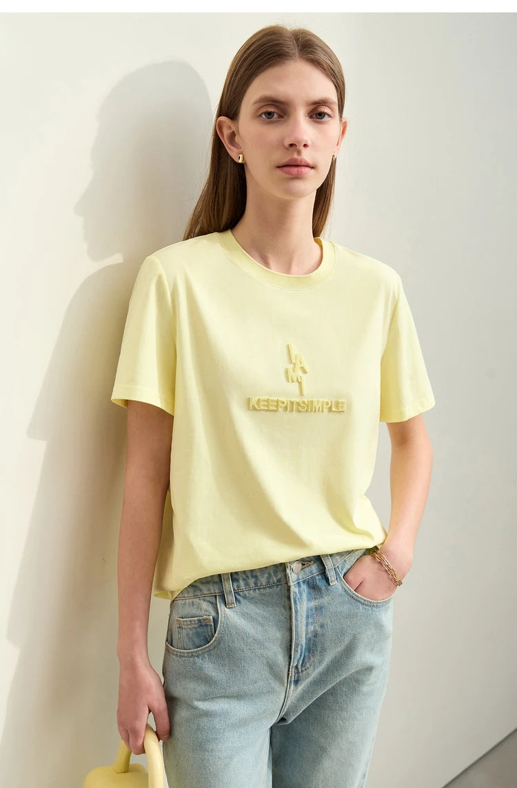 Damen T-Shirt im minimalistischen Stil mit modischer Stickerei und O-Ausschnitt