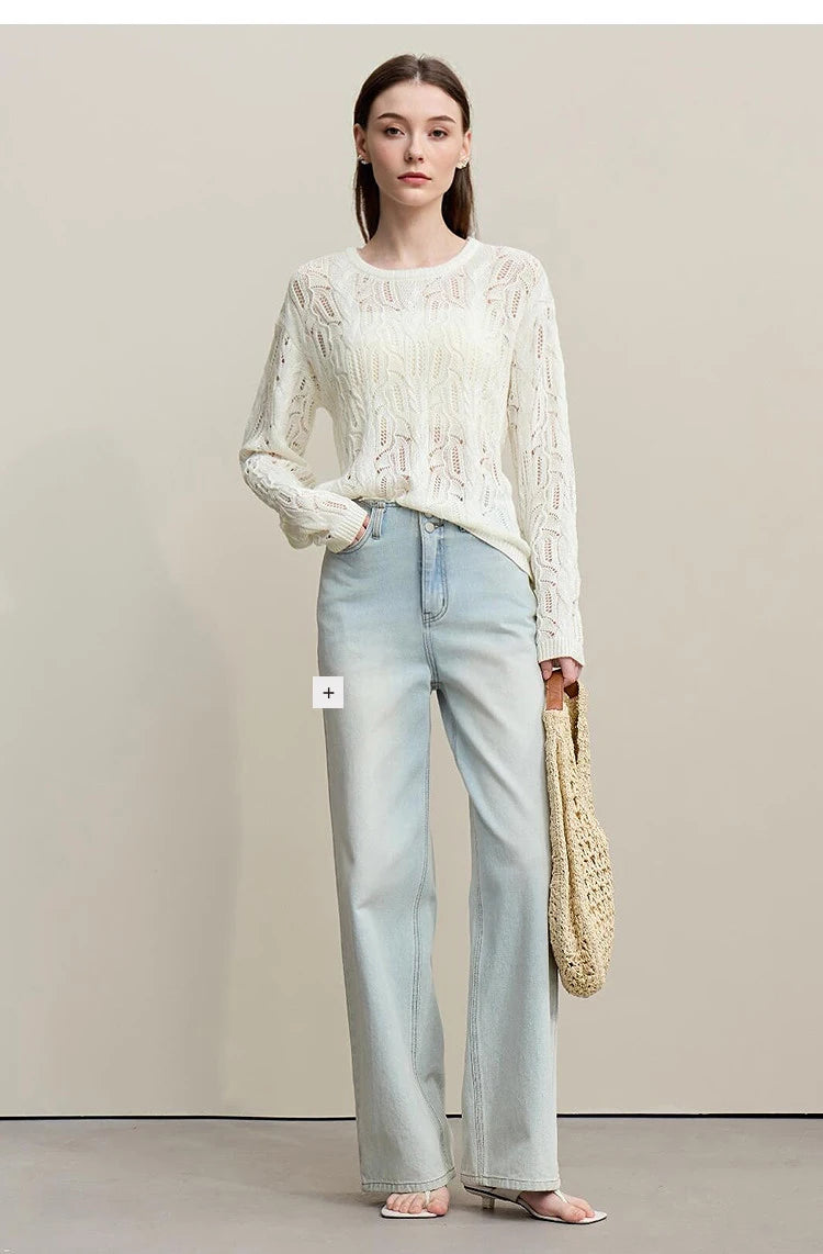 Cremefarbener Strickpullover mit Rundhals, feinem Zopfmuster und langen Ärmeln