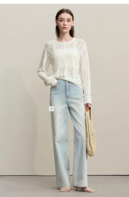 Cremefarbener Strickpullover mit Rundhals, feinem Zopfmuster und langen Ärmeln