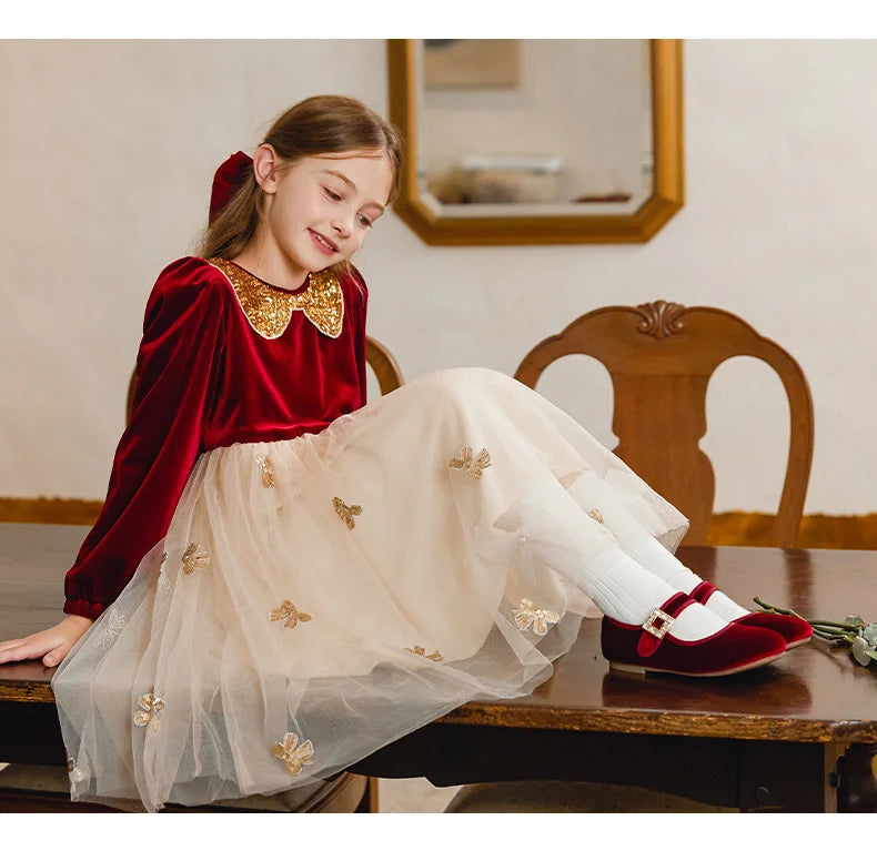 Kurzes Mädchen-Sommerkleid mit kurzen Ärmeln und Perlendekor – ideal für Hochzeiten und Geburtstagsfeiern