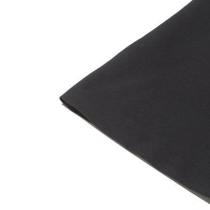 Ärmelloses Damen-Kleid mit Karree-Ausschnitt und Patchwork-Rüschen im minimalistischen Design – stilvoll und elegant.