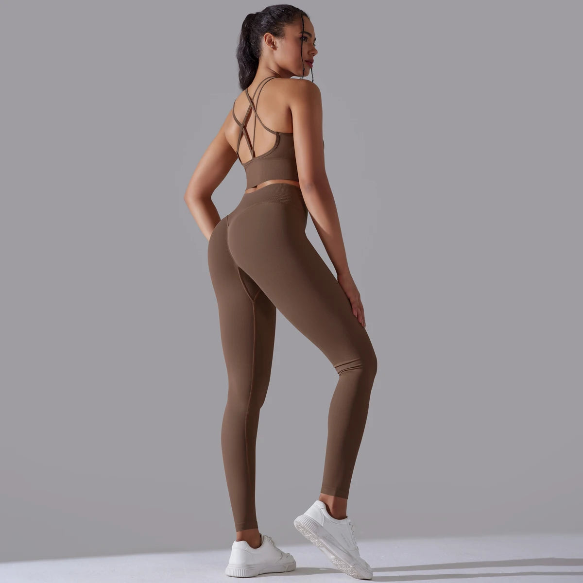 Hamidou nahtloses Yoga-Set für Frauen: Trägershirt und Leggings, kakaobraun