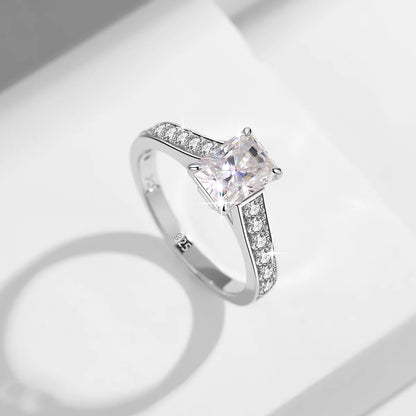 Damen-Verlobungsring Moissanite Emerald-Schliff 2 ct Gelbgold-Optik Silber Farbe D