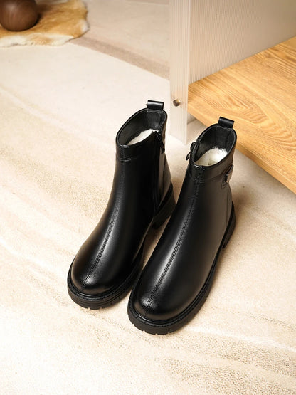 Schwarze Lederstiefeletten mit hohem Schaft, Profilsohle und Zuglasche am Einstieg