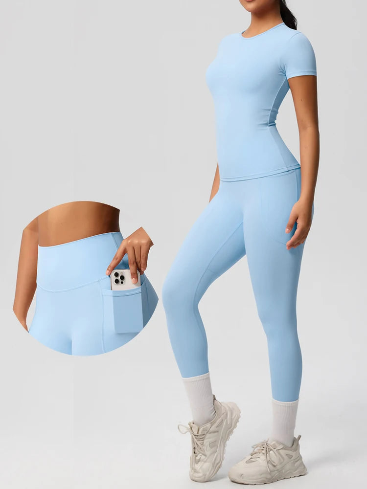 Damen-Yogaanzug (2-teilig) in Hellblau: Slim-Fit T-Shirt und Leggings
