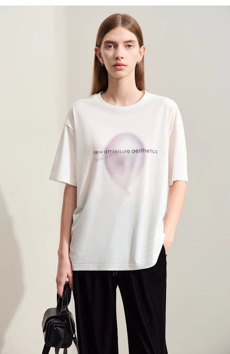 Damen T-Shirt im minimalistischen Stil mit gedrucktem Design und lässigen Ärmeln