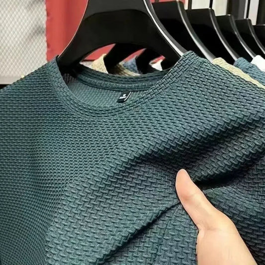 Kurzes Herren-Sportshirt aus Eisseide mit V-Ausschnitt und schnelltrocknendem, nahtlosem Design – ideal für den Sommer.