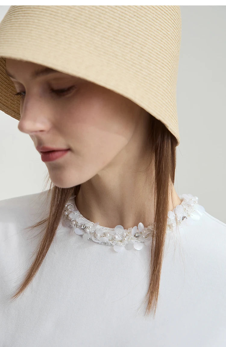 Damen Kurz-T-Shirt im minimalistischen Stil mit elastischen Perlen und Pailletten-Dekoration