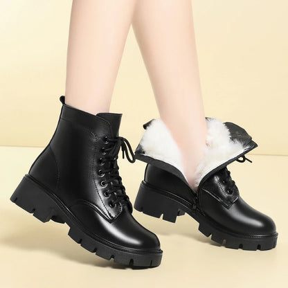 Damen-Winterstiefel aus schwarzem Leder mit Schnürung und weißem Kunstfellfutter