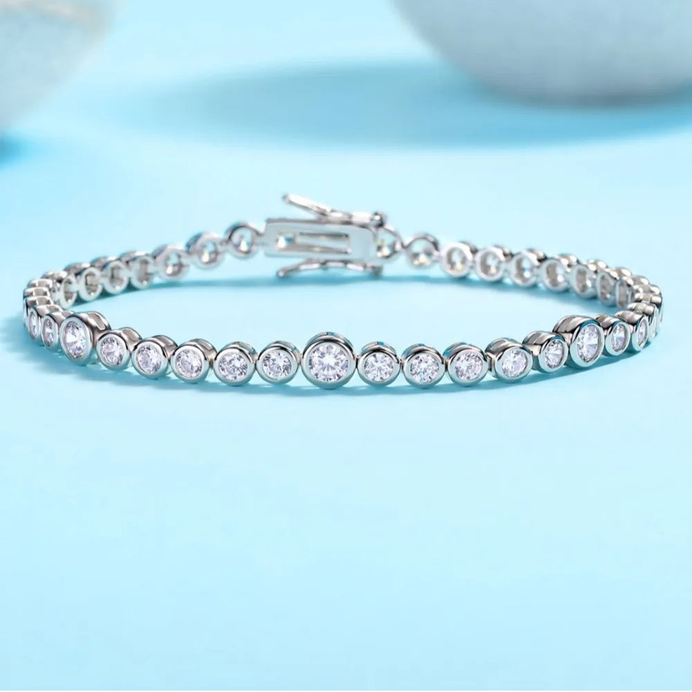 Damen-Kettenarmband mit Moissanit in Zargenfassung