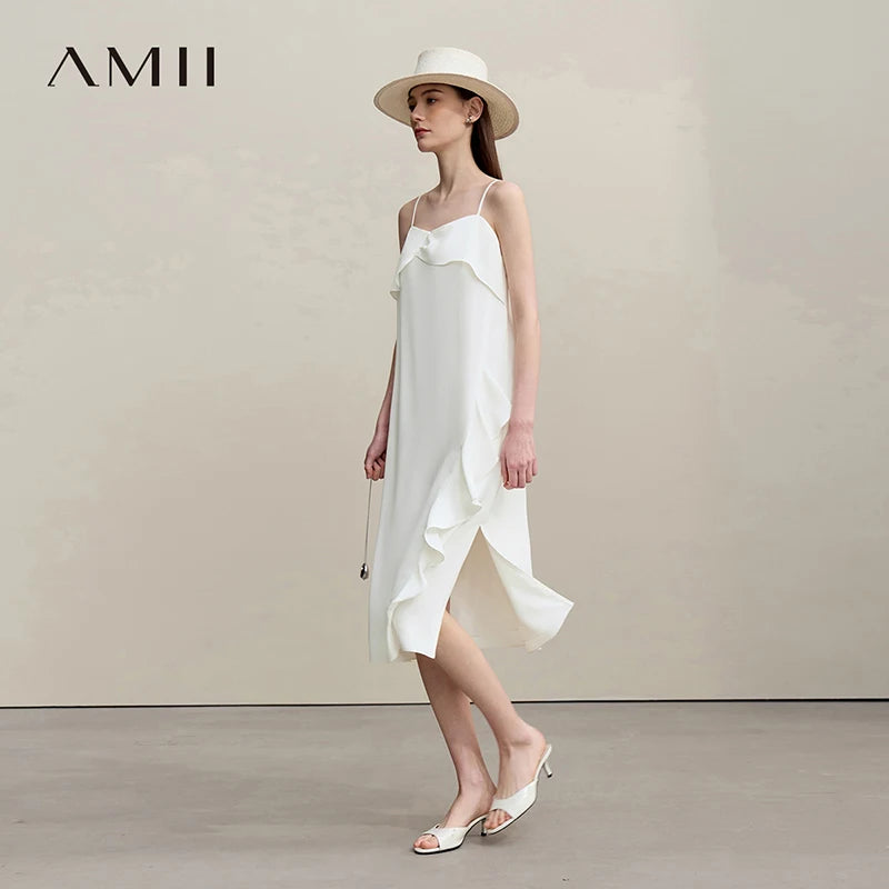 Romantisches Sommer Damenkleid Mit Spaghettiträgern Und Dekorativen Rüschen
