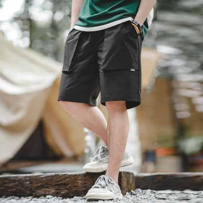 Herren Shorts aus leichtem Material mit großen Taschen in Schwarz