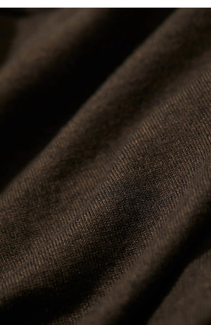 Dunkelbraunes Langarm-T-Shirt mit feiner Jacquard-Struktur im Stoff