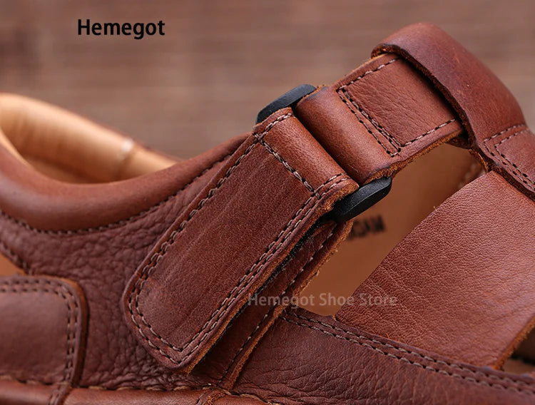 Herren-Ledersandalen mit Klettverschluss am Spann und sichtbarer Naht, braun