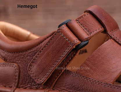 Herren-Ledersandalen mit Klettverschluss am Spann und sichtbarer Naht, braun