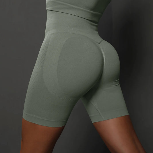 Nahtlose Yoga-Shorts mit hoher Taille, Push-up Effekt, salbei-grün, Blick von hinten