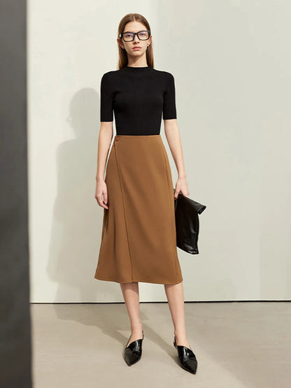 Brauner asymmetrischer Wickelrock mit Midi-Saum und diagonaler Drapierung